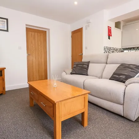 Flat 1 *